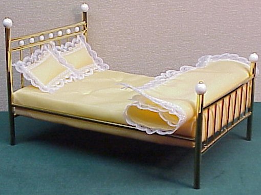 Brass Bed with Twining Laurel Print Linens – Dollhouse Junction